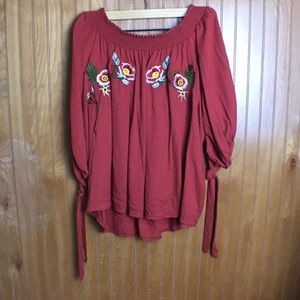 •Off shoulder top•